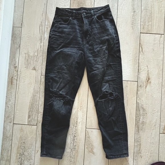 Black high waisted mom jeans with distressed knees, short. - Picture 1 of 3